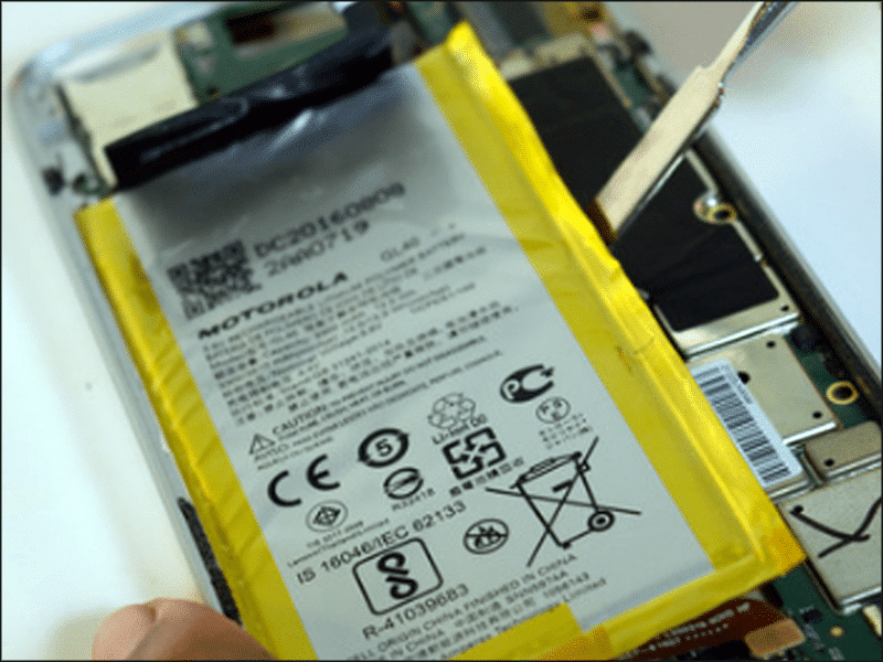 Zamena baterije na Motorola Moto Z Play – servis Doktor Mobil Beograd